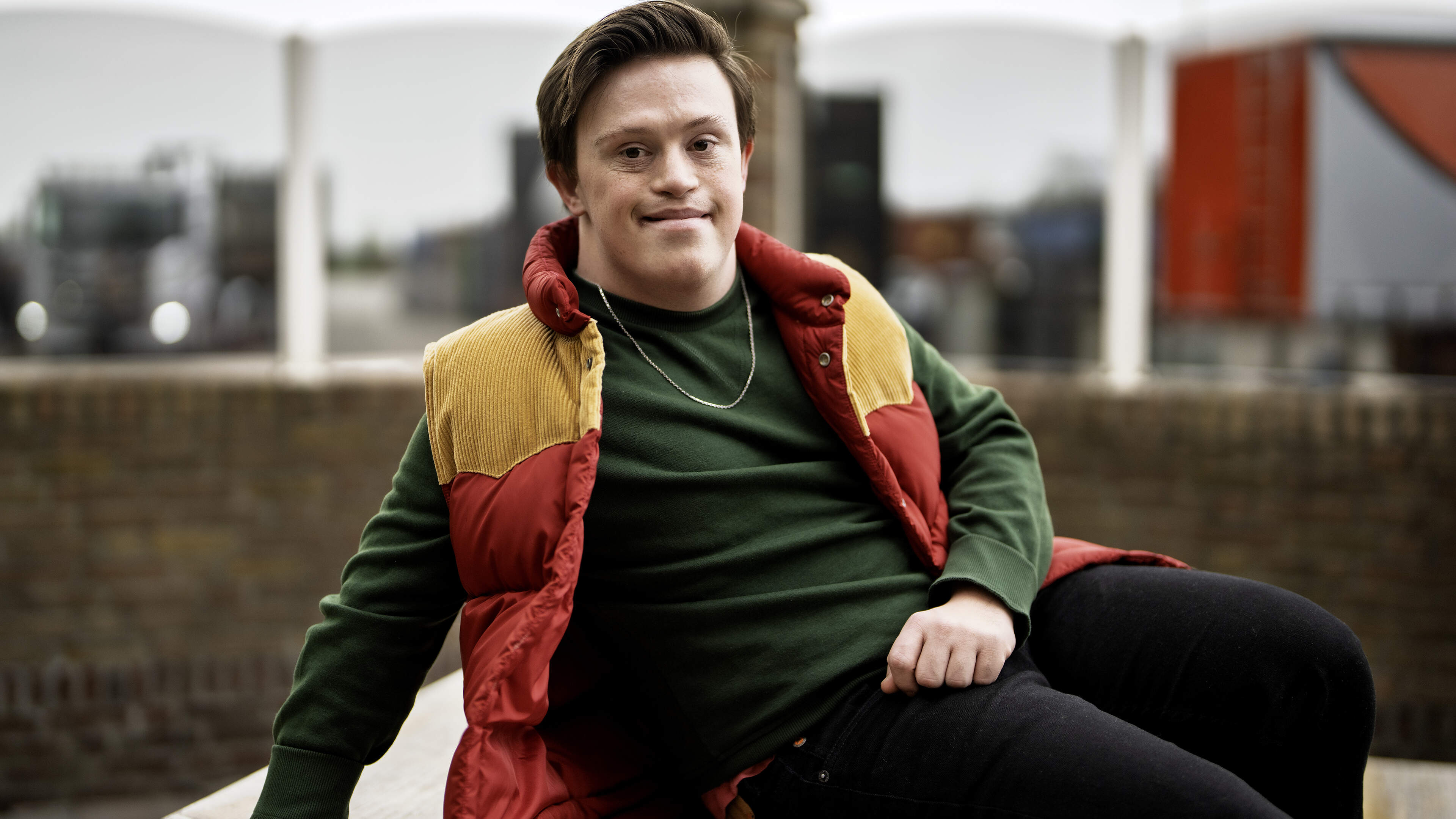 Wesley is met zijn kettinkje om Bennie uit de gelijknamige tv-serie. ’Acteren is mijn ding; dat wild